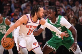 爱游戏体育 -加时末段体能课后，尼斯再遭质疑备战NBA季后赛，压力陡增，细节决定成败(运动世界校园步频异常)