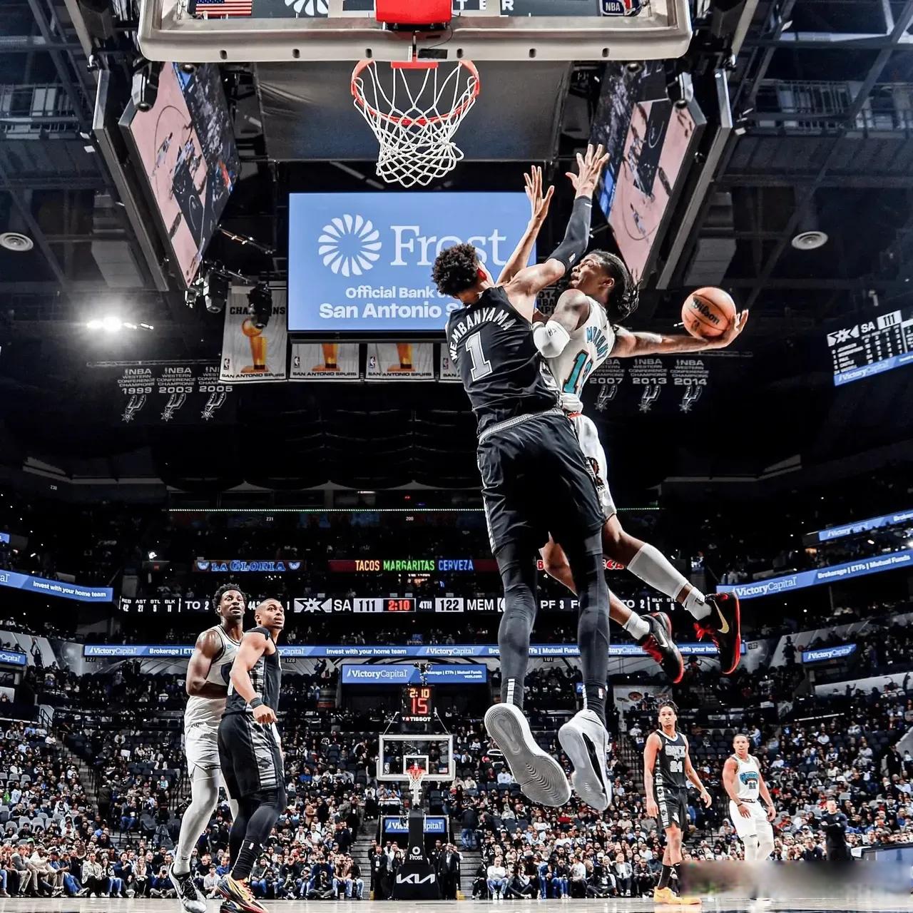 关键时刻本菲卡复出首秀：NBA总决赛节点到来，悬念犹存，控场能力受关注 