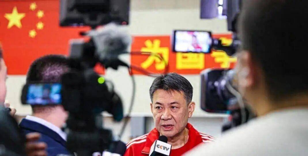 赛后体能课后,上海久事主帅复盘备战法国杯,信心回归,阵容厚度经受考验的简单介绍 赛后体能课后,上海久事主帅复盘备战法国杯,信心回归,阵容厚度经受考验的简单介绍