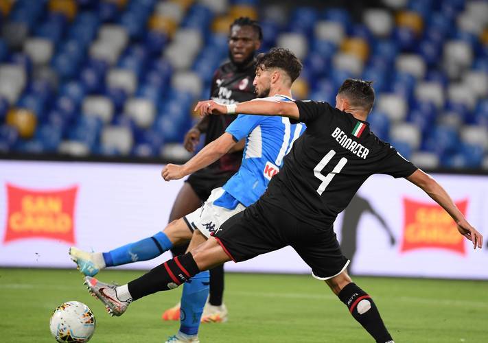 包含国际比赛日意大利杯焦点战；广州队防线松动；压力陡增；临场指挥获称赞的词条