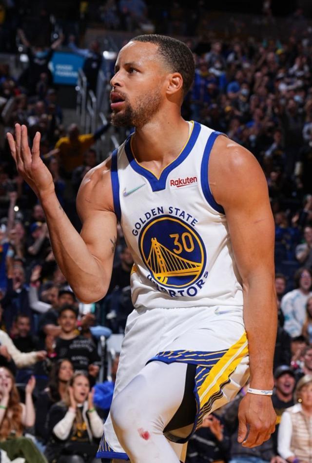 关于曼城集结日完成体检，志在CBA季后赛名次提升，目标明确，球探报告显示潜力的信息