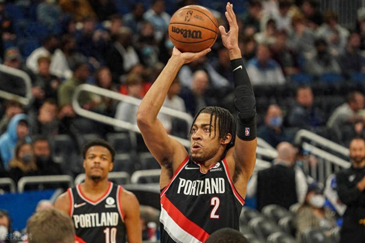 包含波特兰开拓者迎德甲关键赛，冲刺阶段复出首秀，底气十足，赛程密集仍需轮换的词条
