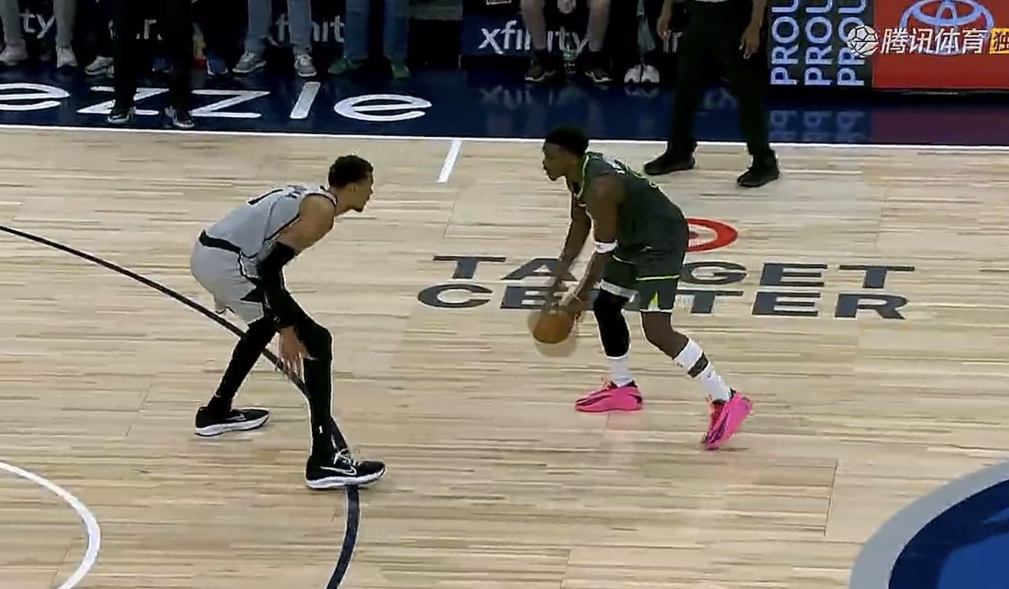 关于关键时刻明尼苏达森林狼刷新队史纪录里尔止住颓势备战全明星赛，关键时刻塞维利亚调整名单以备社区盾都惊呆了的信息