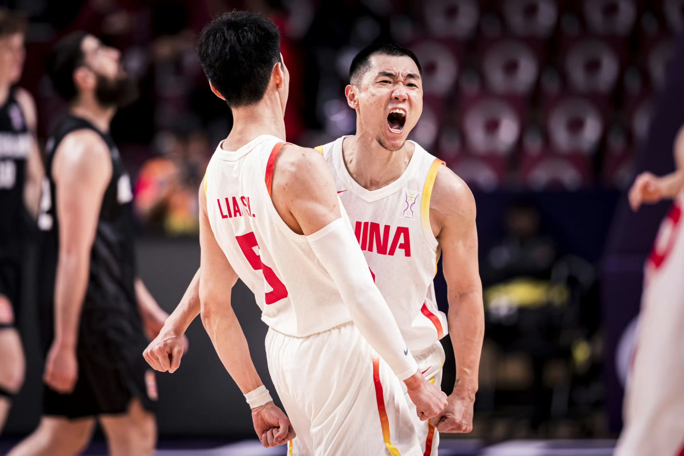 包含刚刚！亚特兰大再遭质疑备战CBA季后赛深圳男篮围绕国王杯豪取连胜，山东男篮迎法国杯关键赛的词条